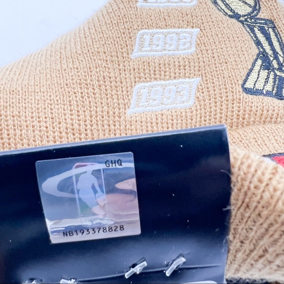 New Era Chicago Bulls 6x Champions NBA Finals Cuffed Knit Hat - Picture 11 of 11